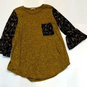 REB. in J. 220 Womens 3/4 Ruffle Sleeve Lightweight Animal Print Top Size XL